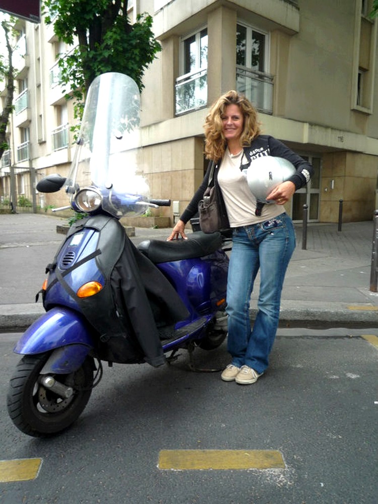 Kathya et la Vespa