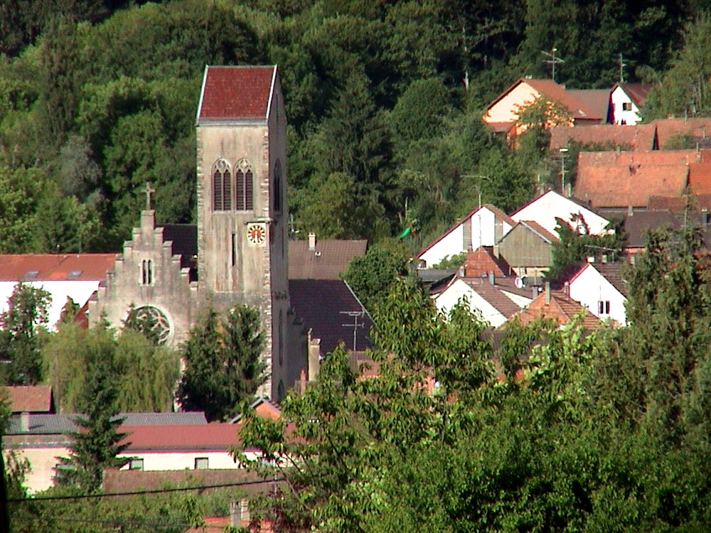 Vue l'église Saints Pierre et Paul de Waldighoffen